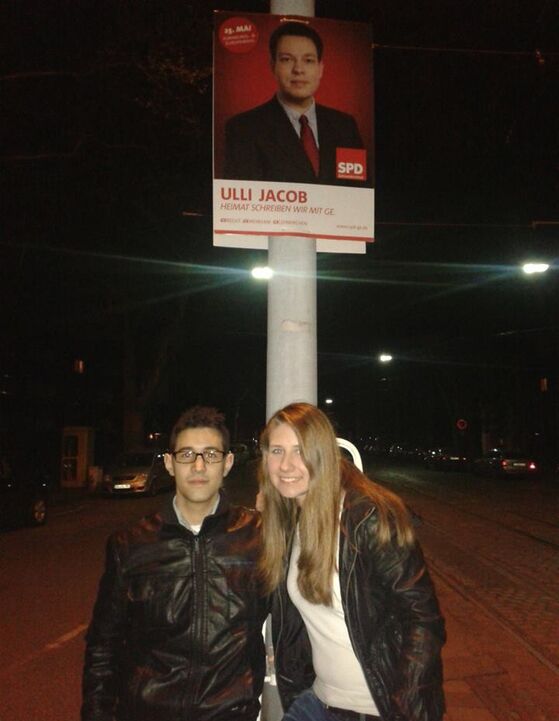 Nächtliche Plakatierung am Ückendorfer Platz.