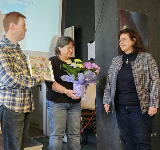 von links: Ulrich Jacob und Kerstin Barczik danken Lydia Pokall