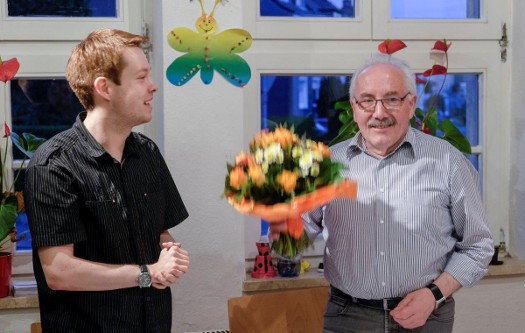 OV-Vorsitzender Ulli Jacob (links) dankt dem ausgeschiedenen Bezirksverordneten Fred Ausmeier (rechts)