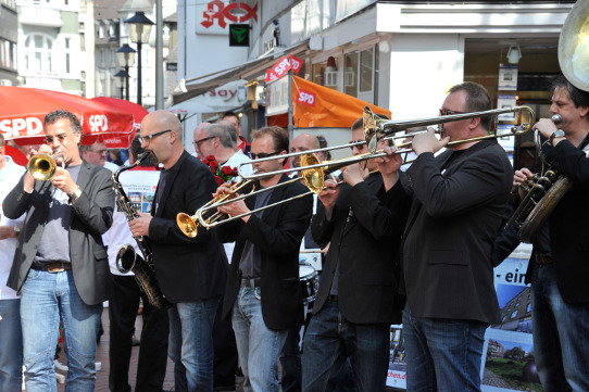 Swing mit der Jay-Dee-Brass-Band (Foto der SPD-Aktion im Mai 2011 in Buer)